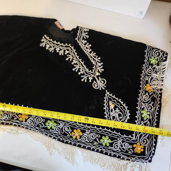 Vintage Black Velvet Fringe Poncho Scarf Embroidered Boho Western Womens 70s 90s - Picture 12 of 12